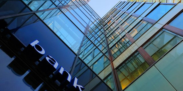 Γιατί οι τράπεζες αναζητούν εξαγορές στον ασφαλιστικό κλάδο