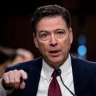 Ελεύθερος ο πρώην διευθυντής του FBI μετά τη δίωξη για “απειλή κατά του Τραμπ”