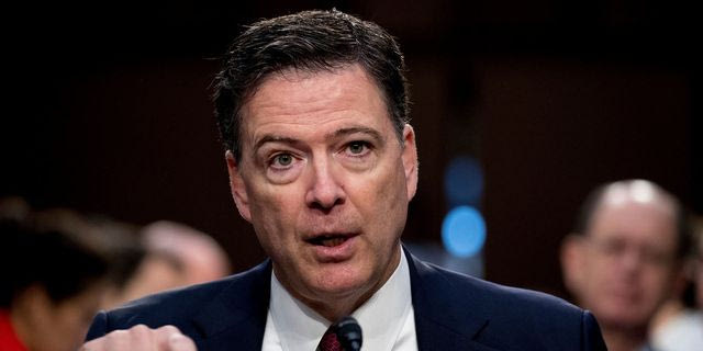 Ελεύθερος ο πρώην διευθυντής του FBI μετά τη δίωξη για “απειλή κατά του Τραμπ”