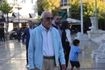 Ο Νικήτας Κακλαμάνης στο Λαϊκό προσκύνημα στο παρεκκλήσι της Μητρόπολης Αθηνών για τον Διονύση Σαββόπουλο