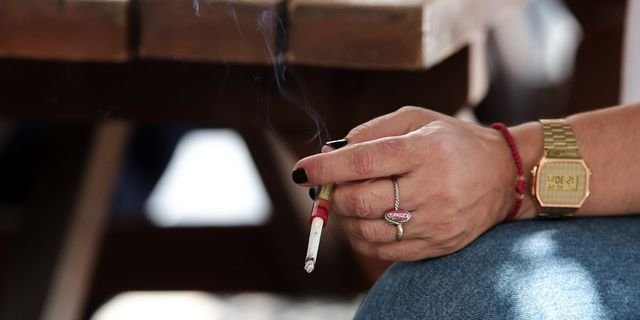 Imperial Brands: Τα “καμπανάκια” για τις αυξήσεις φόρων στα καπνικά