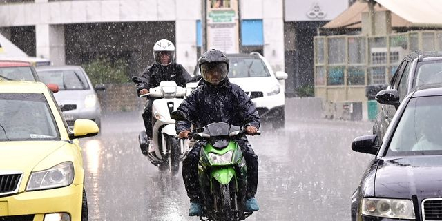 Κακοκαιρία: Καταιγίδες σε μεγάλο μέρος της χώρας – Πότε υποχωρούν τα φαινόμενα