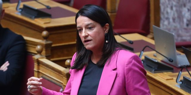 Βουλή: Σε “μετωπική” με την Κεραμέως και το 13ωρο η προοδευτική αντιπολίτευση