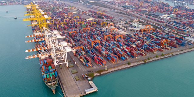 Η Κίνα κατηγορεί τις ΗΠΑ για “δυο μέτρα και δυο σταθμά” στο ζήτημα των δασμών