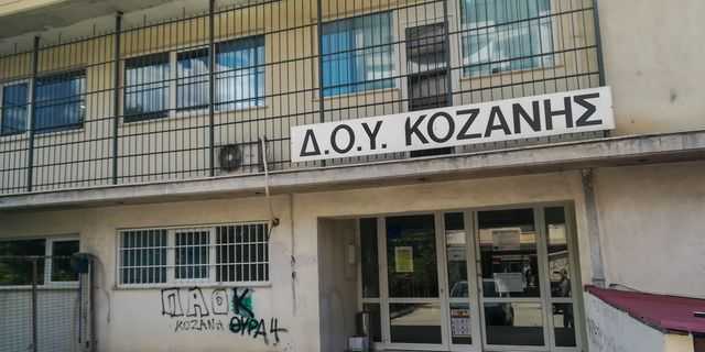 Επίθεση με τσεκούρι στη ΔΟΥ Κοζάνης: Ισόβια και 26 χρόνια στον δράστη