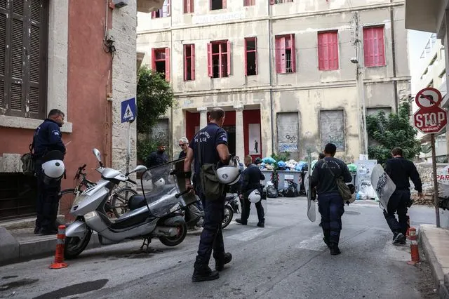 Επιχείρηση της Ελληνικής Αστυνομίας στην κατάληψη του Ευαγγελισμού, στο Ηράκλειο Κρήτης