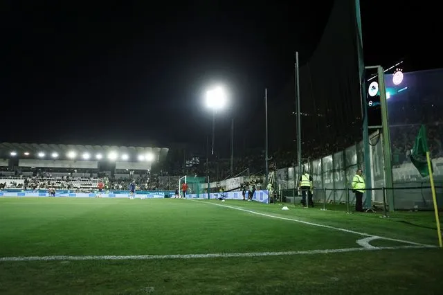 Γήπεδο Λεωφόρου: Συνελήφθη πατέρας που έδωσε φωτοβολίδες στον 11χρονο γιο του