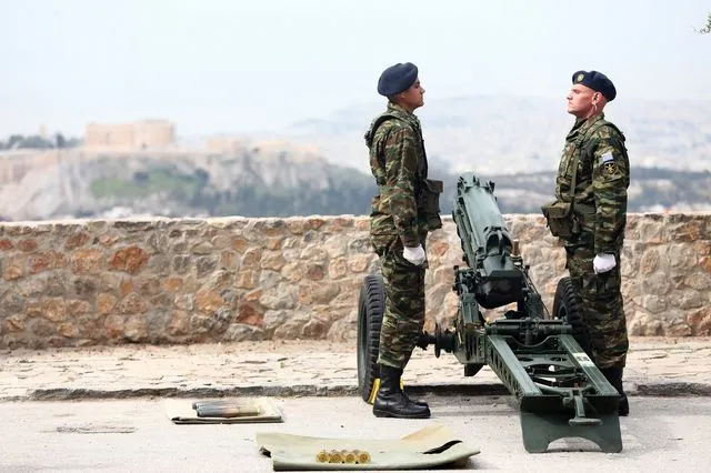 28η Οκτωβρίου: Οι 21 κανονιοβολισμοί από τον λόφο του Λυκαβηττού