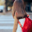 Θύμα απόπειρας βιασμού και ληστείας ανήλικη σε στάση λεωφορείου στην Πετρούπολη