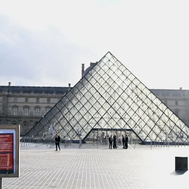 Συμμορία “ρήμαξε” Λούβρο και Βερσαλλίες – 9 συλλήψεις για απάτη “μαμούθ”