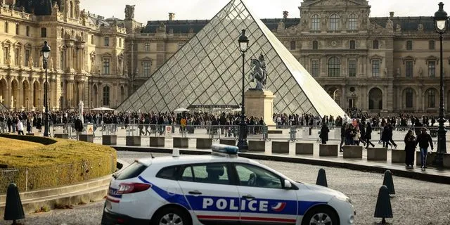 Ληστεία στο Λούβρο