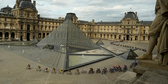 Το Μουσείο του Λούβρου στο Παρίσι (φωτογραφία αρχείου)