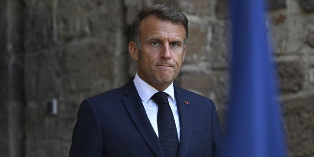 Μακρόν: Τον εγκαταλείπουν οι σύμμαχοί του – Αυξάνονται οι πιέσεις για παραίτηση