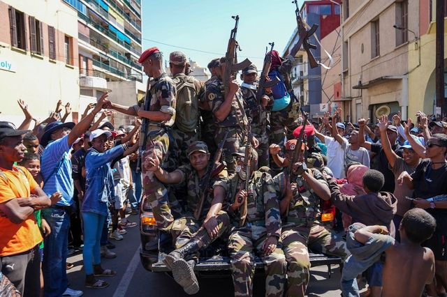 Μαδαγασκάρη: Συνταγματάρχης ανακοίνωσε ότι ο στρατός ανέλαβε την εξουσία
