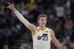 NBA: Ο διαστημικός Μάρκανεν έβαλε 51 πόντους και οι Τζαζ λύγισαν τους Σανς στην παράταση