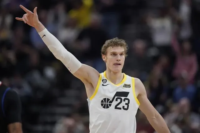 NBA: Ο διαστημικός Μάρκανεν έβαλε 51 πόντους και οι Τζαζ λύγισαν τους Σανς στην παράταση