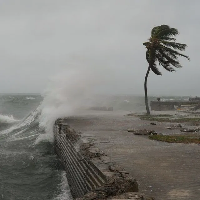Ο τυφώνας Melissa “θερίζει” την Καραϊβική – Κατάσταση συναγερμού στην Κούβα
