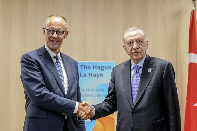 Καταιγισμός επικρίσεων για τον Μερτς μετά το “σιωπηλό” ταξίδι στην Άγκυρα