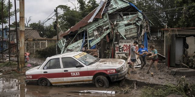 Καταρρακτώδεις βροχές στο Μεξικό: Στους 37 οι νεκροί