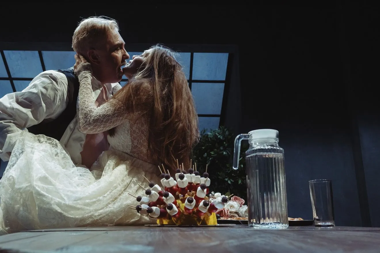 Μέχρι να σβήσουν τ’ άστρα: Ο Βαγγέλης Θεοδωρόπουλος φωτίζει τις σκιές των ανθρώπινων σχέσεων