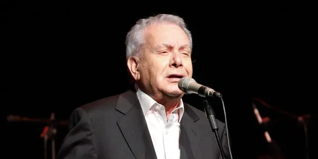 Μανώλης Μητσιάς