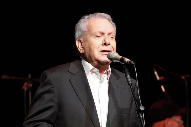 Μανώλης Μητσιάς