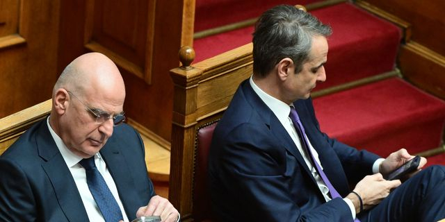 Κυριάκος Μητσοτάκης και Νίκος Δένδιας στη Βουλή