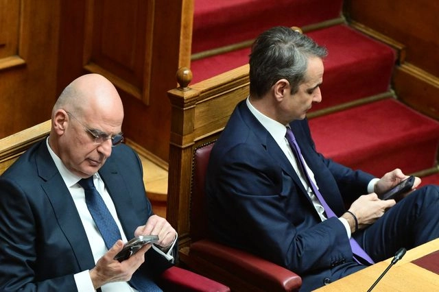 Κυριάκος Μητσοτάκης και Νίκος Δένδιας στη Βουλή