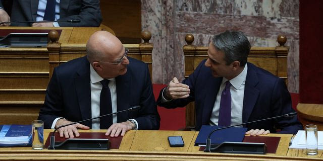 Μητσοτάκης - Δένδιας στη Βουλή (φωτογραφία αρχείου)