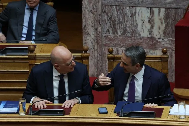 Μητσοτάκης - Δένδιας στη Βουλή (φωτογραφία αρχείου)