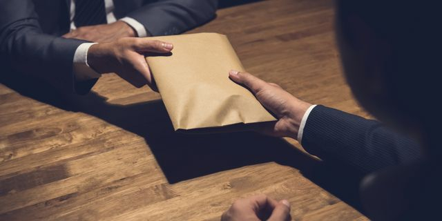 Aκατάσχετος λογαριασμός: Τι πρέπει να γνωρίζουν οι οφειλέτες