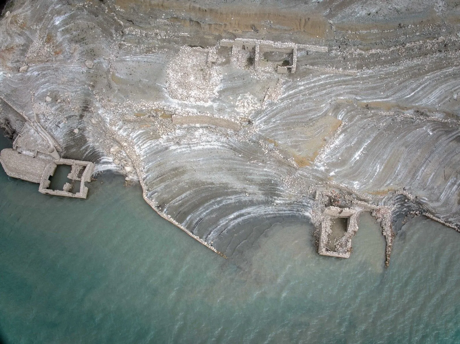 Χαμηλή η στάθμη του νερού στη λίμνη του Μόρνου