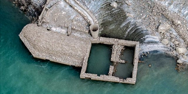 Χαμηλή η στάθμη του νερού στη λίμνη του Μόρνου