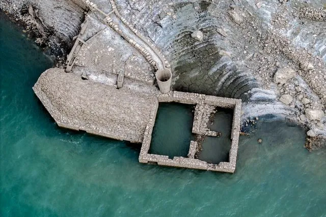 Χαμηλή η στάθμη του νερού στη λίμνη του Μόρνου