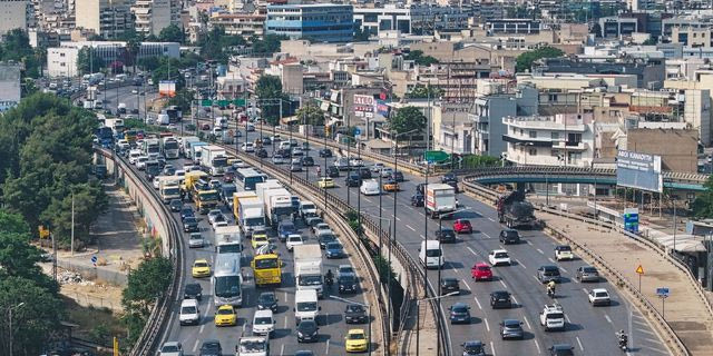 Κίνηση στους δρόμους: Στο “κόκκινο” ο Κηφισός – Καθυστερήσεις στην Αττική Οδό