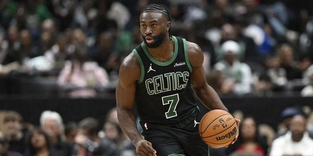 NBA: “Περίπατος” των Σέλτικς κόντρα στους Καβαλίερς με σούπερ Μπράουν