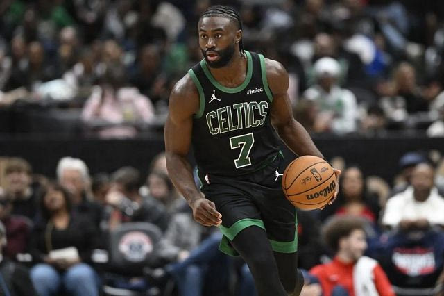 NBA: “Περίπατος” των Σέλτικς κόντρα στους Καβαλίερς με σούπερ Μπράουν