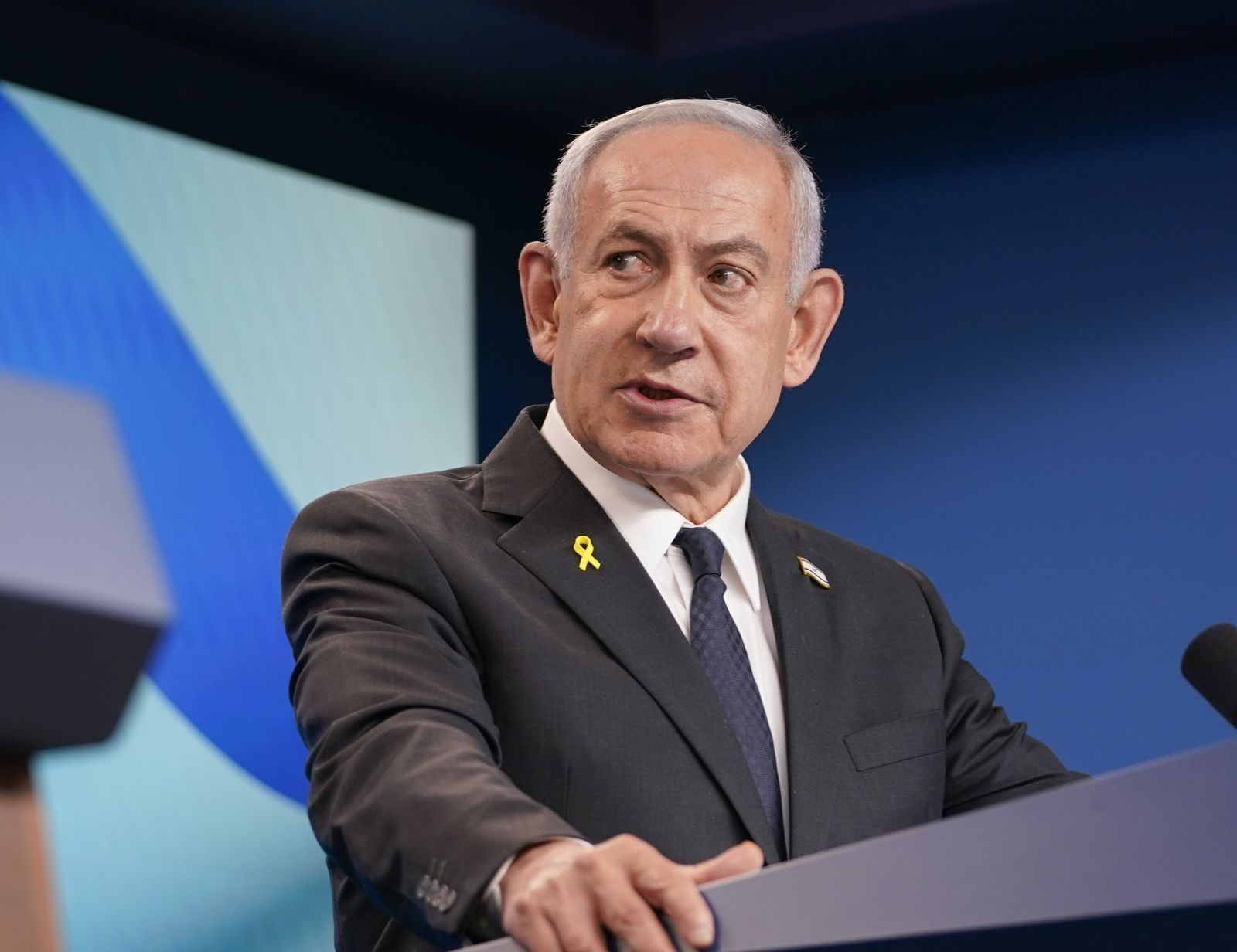 LIVE: Αφωνία από το Ιράν για τον Λαριτζανί – Σφυροκόπημα του Ισραήλ σε Τεχεράνη και Βηρυτό