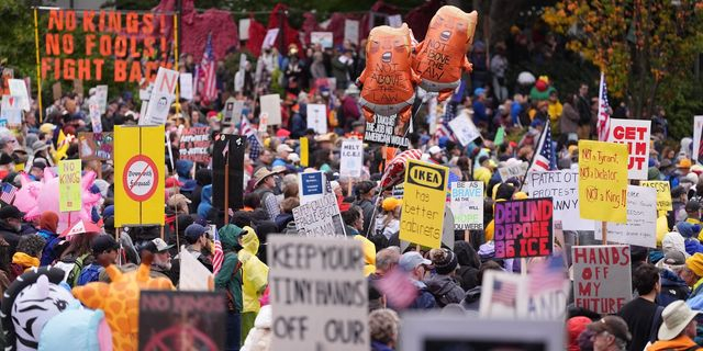 Το κίνημα “No Kings” ένωσε εκατομμύρια Αμερικανούς – Ποτάμι οργής κατά Τραμπ