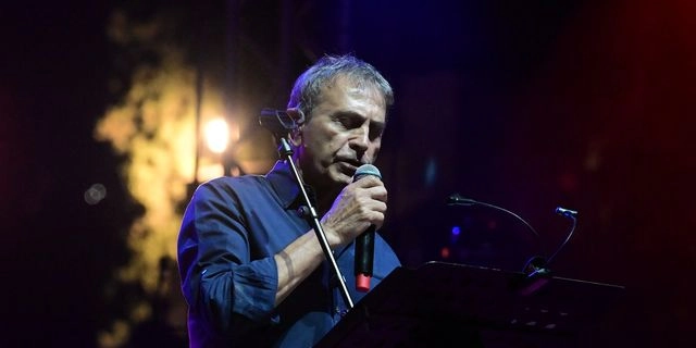Ο Γιώργος Νταλάρας