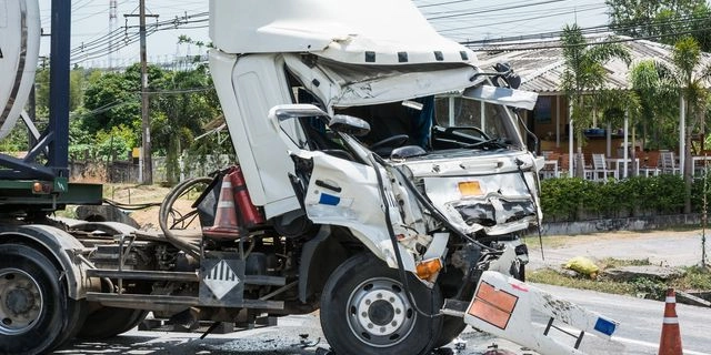 Τροχαίο με νταλίκα στον Κηφισό στο ύψος των ΚΤΕΛ – Μποντιλιάρισμα στο σημείο