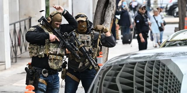 Μεταγωγή στη ΓΑΔΑ των συλληφθέντων για την υπόθεση του ΟΠΕΚΕΠΕ