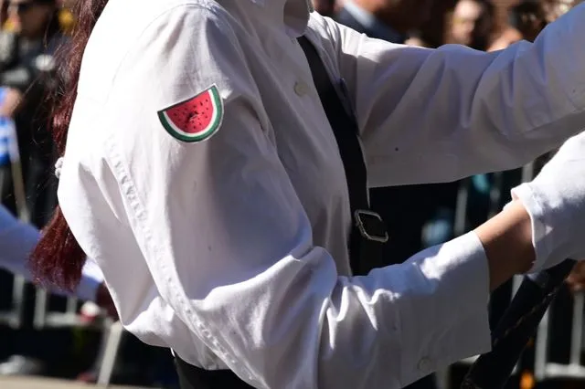 Φροντιστήριο προσφέρει πλήρη υποτροφία στις μαθήτριες που “φόρεσαν” το καρπούζι στην παρέλαση