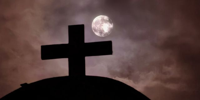 Έλαμψε το “Φεγγάρι της Συγκομιδής” – Εντυπωσιακά καρέ από την πρώτη υπερπανσέληνο της χρονιάς