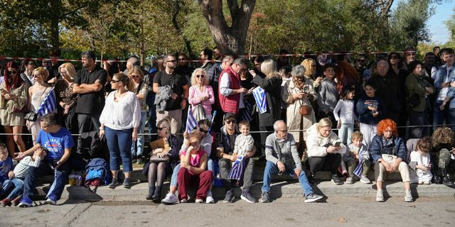 Λέτε να σκέφτηκε κάποιος από αυτούς τους ανθρώπους να εμποδίσει την παρέλαση;