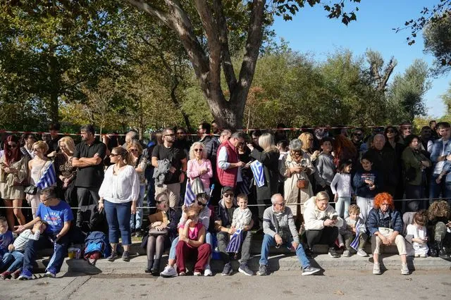 Λέτε να σκέφτηκε κάποιος από αυτούς τους ανθρώπους να εμποδίσει την παρέλαση;