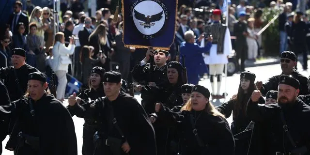 Στιγμιότυπο από τη συμμετοχή της Ελληνικής Ορθόδοξης Νεολαίας στην παρέλαση της Θεσσαλονίκης