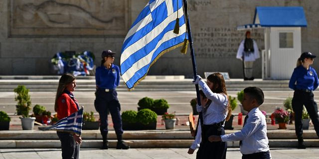 28η Οκτωβρίου: Η μαθητική παρέλαση στην Αθήνα σε 10 καρέ