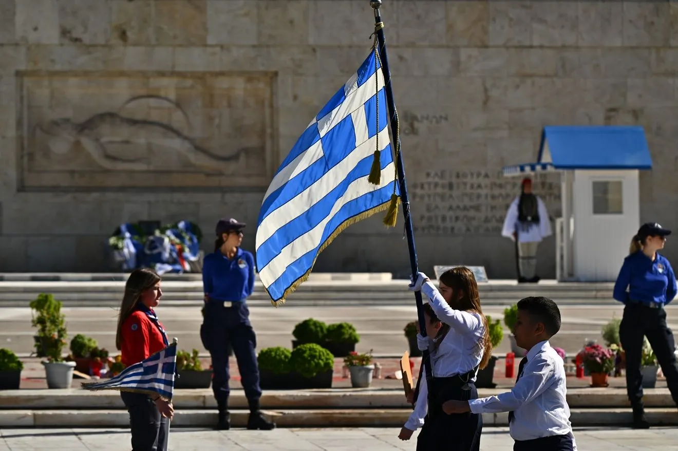 28η Οκτωβρίου: Η μαθητική παρέλαση στην Αθήνα σε 10 καρέ