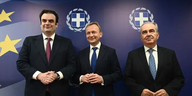 Συνάντηση του Υπουργού Οικονομικών Κυριάκου Πιερρακάκη με τον Ευρωπαίο Επίτροπο για τον Προϋπολογισμό, την Καταπολέμηση της Απάτης και τη Δημόσια Διοίκηση Piotr Serafin, στο υπουργείο Οικονομικών